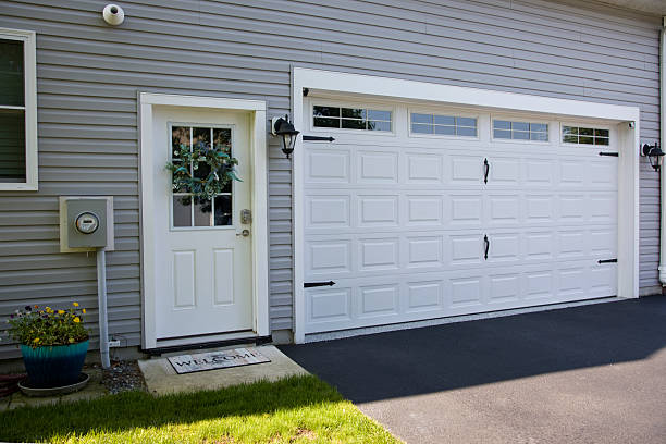 24/7 Emergency Garage Door Panel Replacement experts in West Lealman, FL